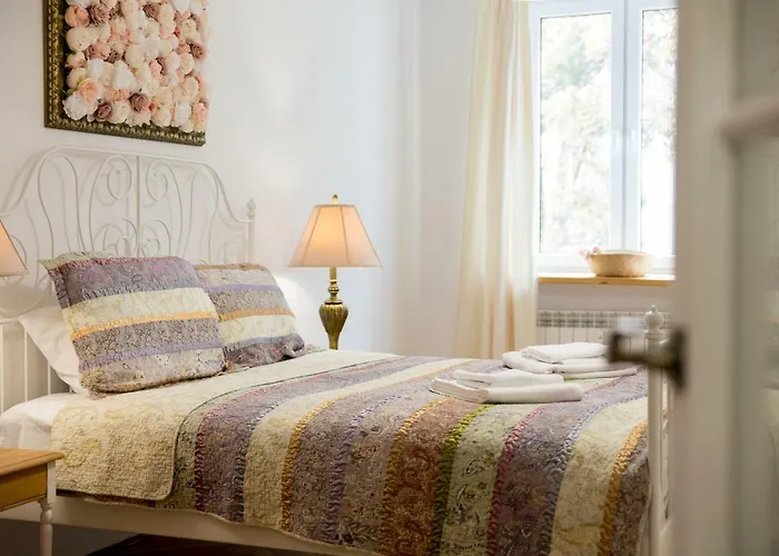 Royal Route Apartment For 10 People